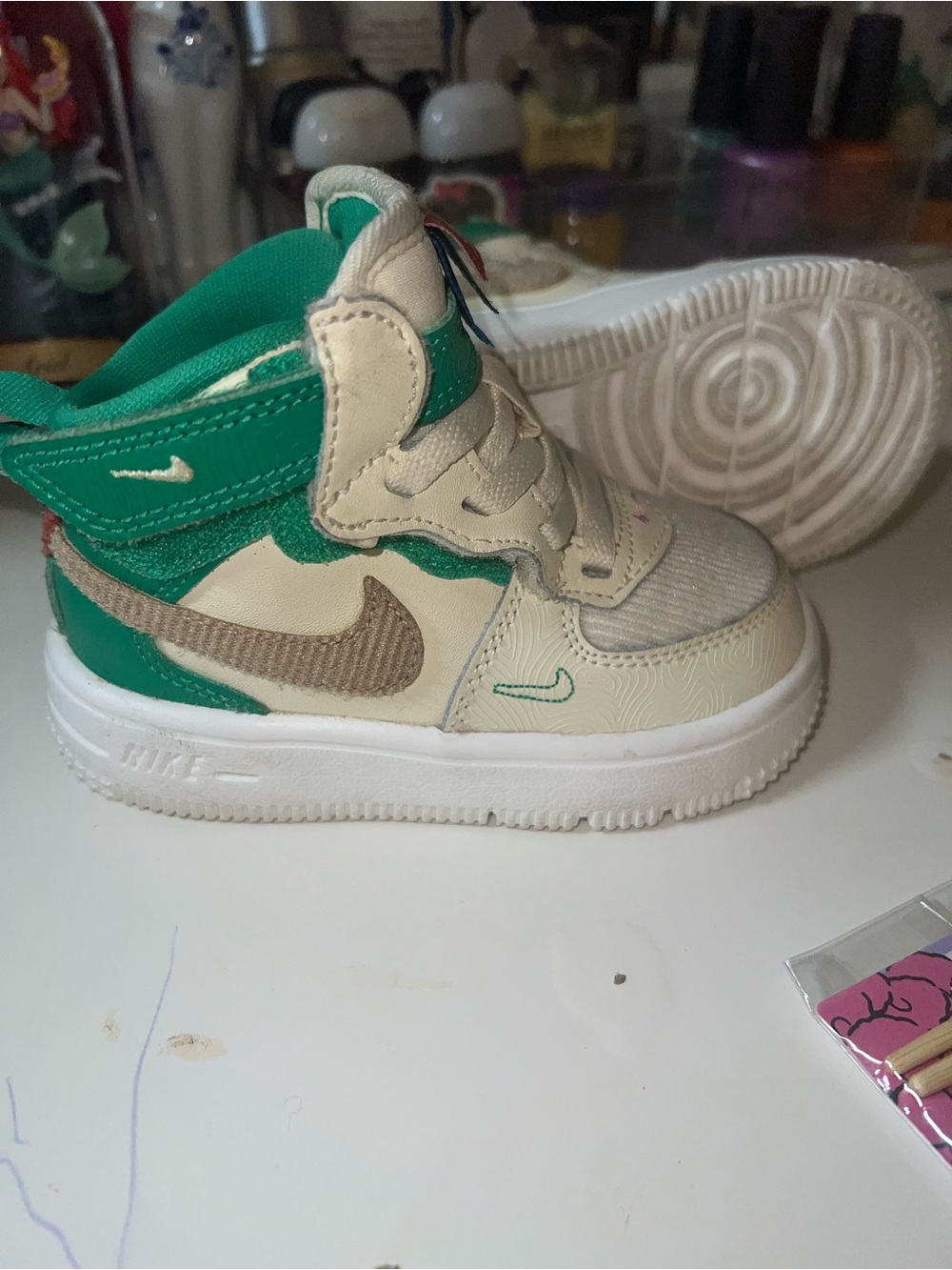 6c- Nike Kids High-Top Sneakers in Cream, Green & Brown